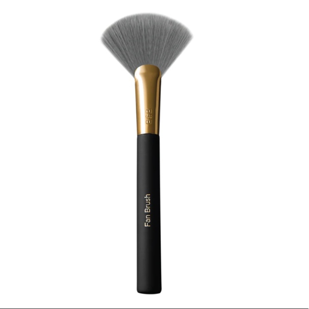 New and Sealed Billon Dollar Beauty Fan Brush
